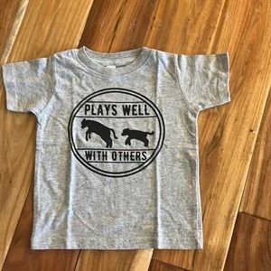 Plays well with others tee. New!
